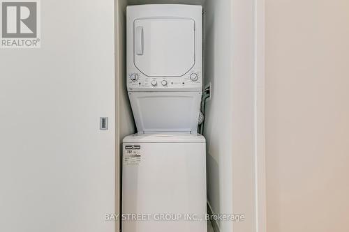 2510 - 25 Richmond Street E, Toronto, ON - Indoor Photo Showing Laundry Room