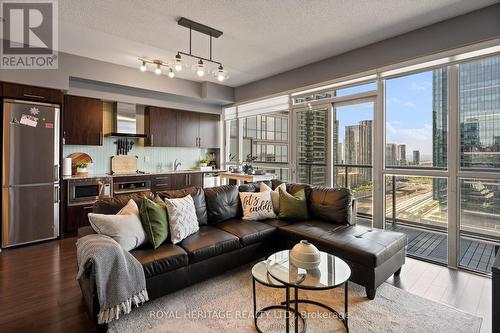 2214 - 352 Front Street W, Toronto (Waterfront Communities), ON - Indoor Photo Showing Living Room