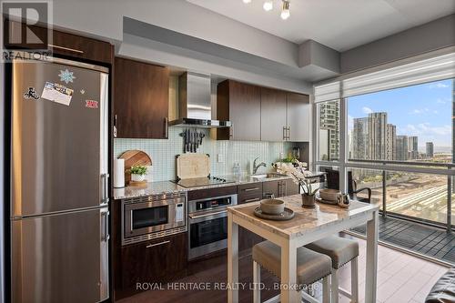 2214 - 352 Front Street W, Toronto (Waterfront Communities), ON - Indoor Photo Showing Kitchen