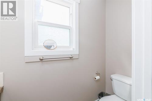 103 T Avenue N, Saskatoon, SK - Indoor Photo Showing Bathroom