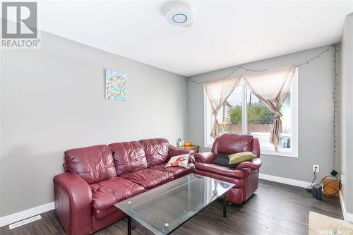 103 T Avenue N, Saskatoon, SK - Indoor Photo Showing Living Room