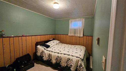 415 South Chestnut Street, Shoal Lake, MB - Indoor Photo Showing Bedroom