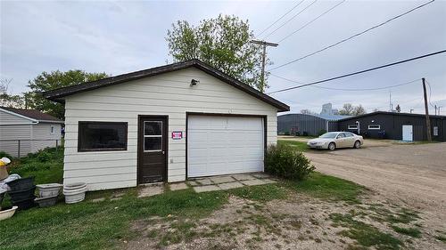 415 South Chestnut Street, Shoal Lake, MB - Outdoor
