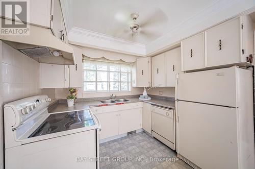 21 Fenwood Heights, Toronto E08, ON - Indoor Photo Showing Kitchen With Double Sink