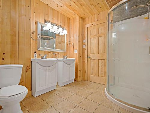 Bathroom - 205 Ch. Des Aigles, Nominingue, QC - Indoor Photo Showing Bathroom