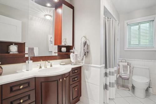 5195 Broughton Crescent, Burlington, ON - Indoor Photo Showing Bathroom