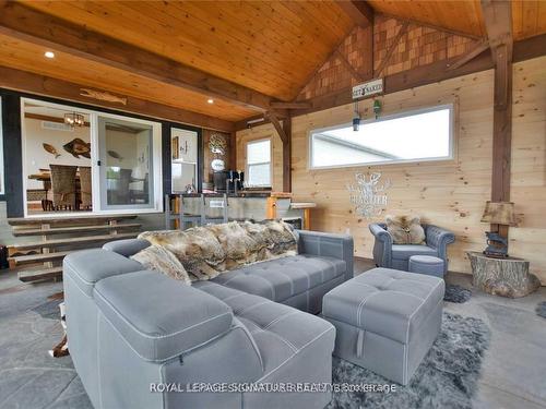 21 Blue Bay Lane, Kawartha Lakes, ON - Indoor Photo Showing Living Room