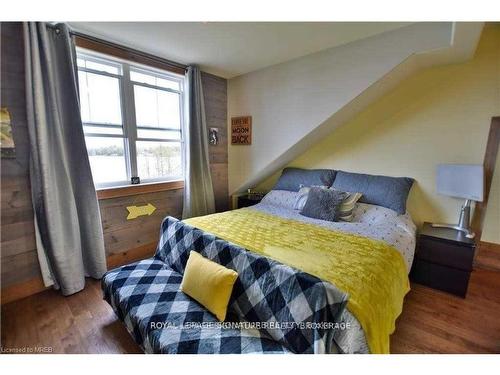 21 Blue Bay Lane, Kawartha Lakes, ON - Indoor Photo Showing Bedroom