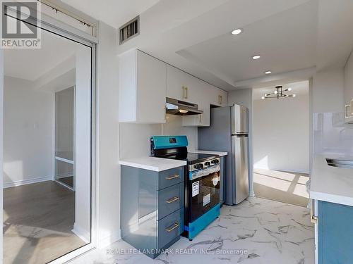 309 - 330 Alton Towers Circle, Toronto, ON - Indoor Photo Showing Kitchen