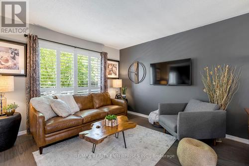 787 Howden Crescent, Milton, ON - Indoor Photo Showing Living Room