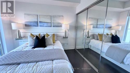 2909 - 1080 Bay Street, Toronto, ON - Indoor Photo Showing Bedroom