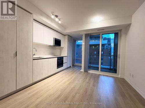 608 - 8 Widmer Street, Toronto, ON - Indoor Photo Showing Kitchen