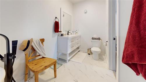 88293 351 Highway, North Cypress Rm, MB - Indoor Photo Showing Bathroom
