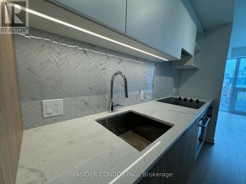 909 - 82 Dalhousie Street, Toronto, ON - Indoor Photo Showing Kitchen