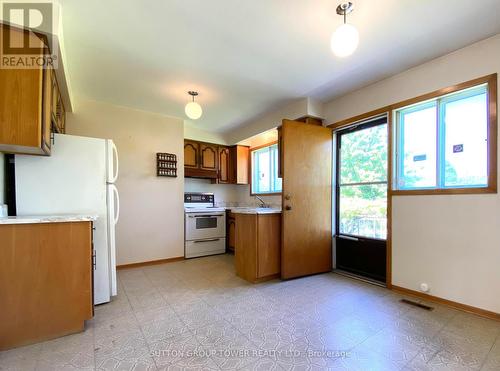 513 Silver Creek Boulevard, Mississauga, ON - Indoor Photo Showing Kitchen