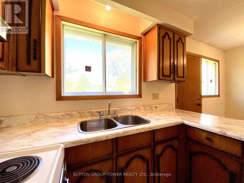 513 Silver Creek Boulevard, Mississauga, ON - Indoor Photo Showing Kitchen With Double Sink