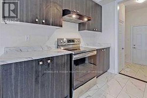 8758 Chickory Trail, Niagara Falls, ON - Indoor Photo Showing Kitchen