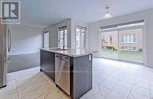 8758 Chickory Trail, Niagara Falls, ON - Indoor Photo Showing Kitchen