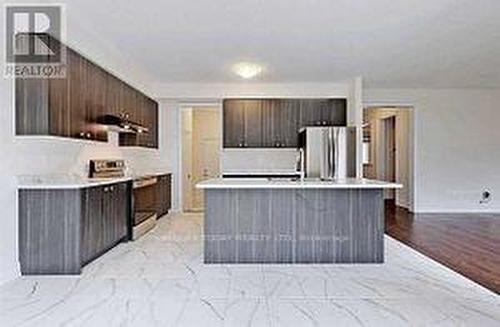 8758 Chickory Trail, Niagara Falls, ON - Indoor Photo Showing Kitchen