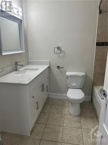 2066 Eric Crescent, Ottawa, ON - Indoor Photo Showing Bathroom