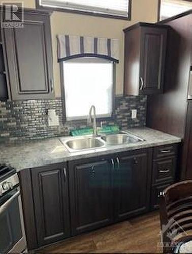 92 Bingham Drive Unit#19B, Horton, ON - Indoor Photo Showing Kitchen With Double Sink