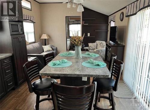 92 Bingham Drive Unit#19B, Horton, ON - Indoor Photo Showing Dining Room