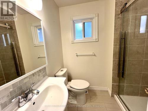 5856 Rayshaw Crescent, Mississauga, ON - Indoor Photo Showing Bathroom