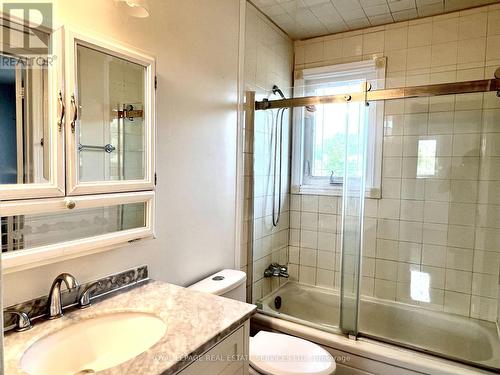 5856 Rayshaw Crescent, Mississauga, ON - Indoor Photo Showing Bathroom