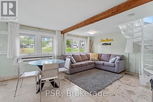 1142 Parkers Point Road, Gravenhurst, ON - Indoor Photo Showing Living Room