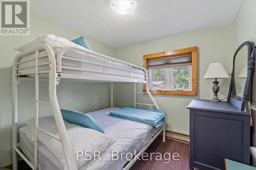 1142 Parkers Point Road, Gravenhurst, ON - Indoor Photo Showing Bedroom