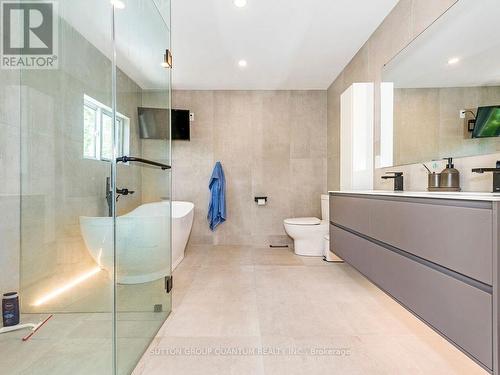 35 Woodlawn Court, Hamilton, ON - Indoor Photo Showing Bathroom