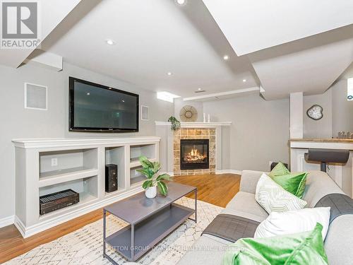 35 Woodlawn Court, Hamilton, ON - Indoor Photo Showing Living Room With Fireplace