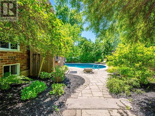 35 Woodlawn Court, Hamilton, ON - Outdoor With In Ground Pool