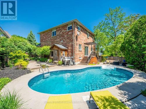 35 Woodlawn Court, Hamilton, ON - Outdoor With In Ground Pool