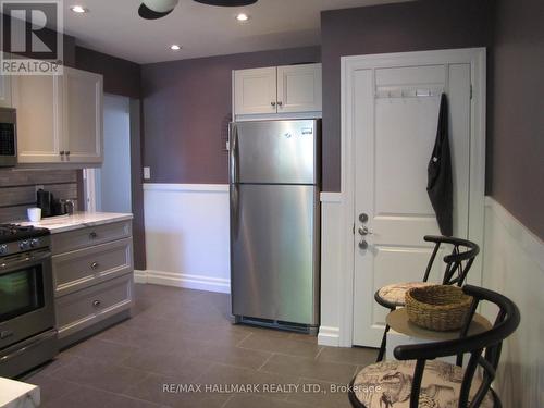 33 Newark Avenue, Hamilton, ON - Indoor Photo Showing Kitchen