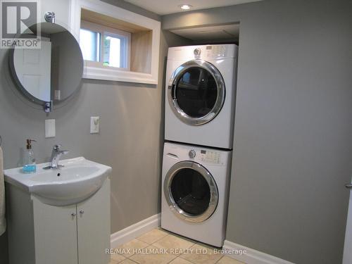 33 Newark Avenue, Hamilton, ON - Indoor Photo Showing Laundry Room