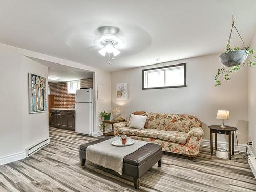 IntergÃ©nÃ©ration - 101 Rue Nicole, Saint-Jérôme, QC - Indoor Photo Showing Living Room