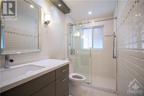 Main Floor Bathroom - 2543 Kaladar Avenue, Ottawa, ON - Indoor Photo Showing Bathroom