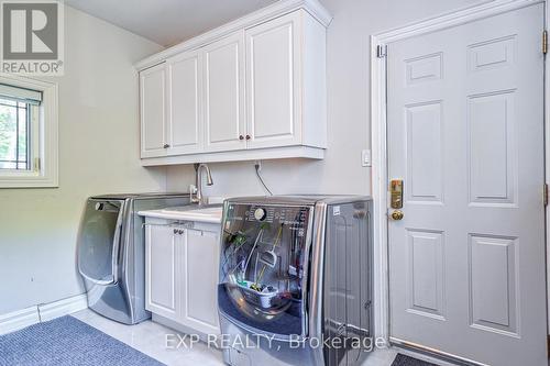1582 Stavebank Road, Mississauga, ON - Indoor Photo Showing Laundry Room