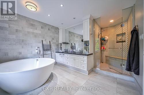 1582 Stavebank Road, Mississauga, ON - Indoor Photo Showing Bathroom