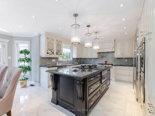 6276 Donway Dr, Mississauga, ON - Indoor Photo Showing Kitchen With Upgraded Kitchen