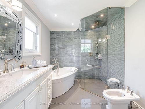 6276 Donway Dr, Mississauga, ON - Indoor Photo Showing Bathroom