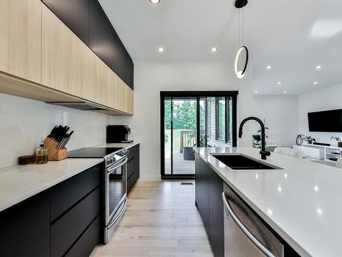 Kitchen - 507 Ch. Du Lac-Des-Becs-Scie E., Saint-Sauveur, QC - Indoor Photo Showing Kitchen With Double Sink With Upgraded Kitchen