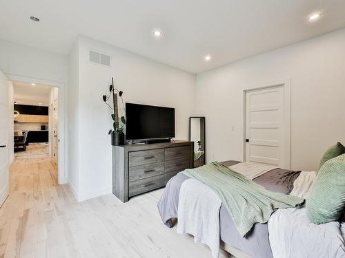 Master bedroom - 507 Ch. Du Lac-Des-Becs-Scie E., Saint-Sauveur, QC - Indoor Photo Showing Bedroom