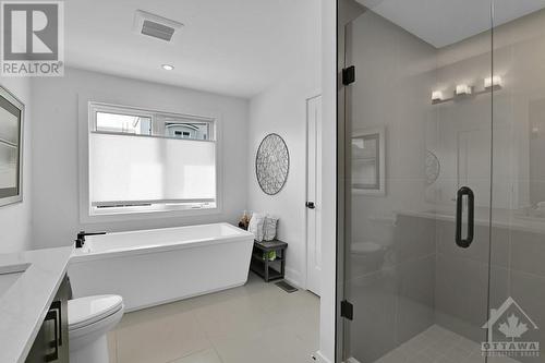 581 Queen Mary Street, Ottawa, ON - Indoor Photo Showing Bathroom