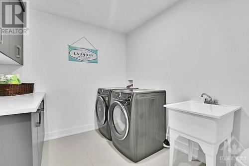 581 Queen Mary Street, Ottawa, ON - Indoor Photo Showing Laundry Room