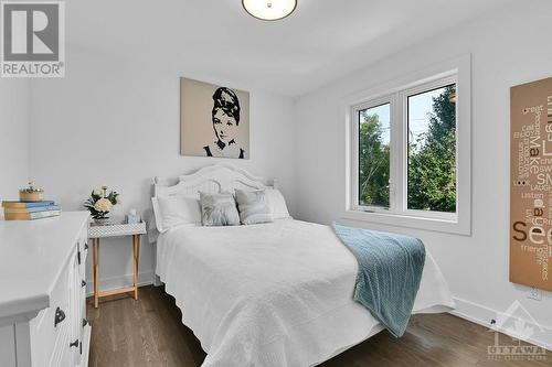 581 Queen Mary Street, Ottawa, ON - Indoor Photo Showing Bedroom