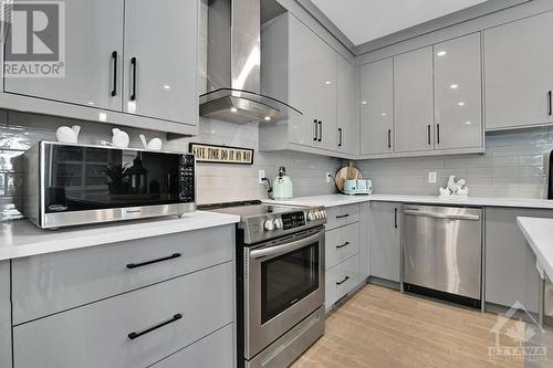 581 Queen Mary Street, Ottawa, ON - Indoor Photo Showing Kitchen With Stainless Steel Kitchen With Upgraded Kitchen