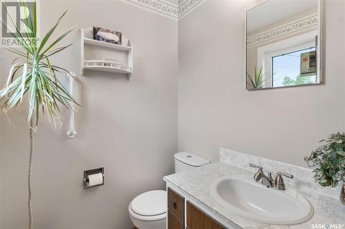 304 8Th Avenue E, Watrous, SK - Indoor Photo Showing Bathroom