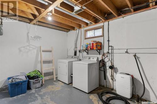 304 8Th Avenue E, Watrous, SK - Indoor Photo Showing Laundry Room